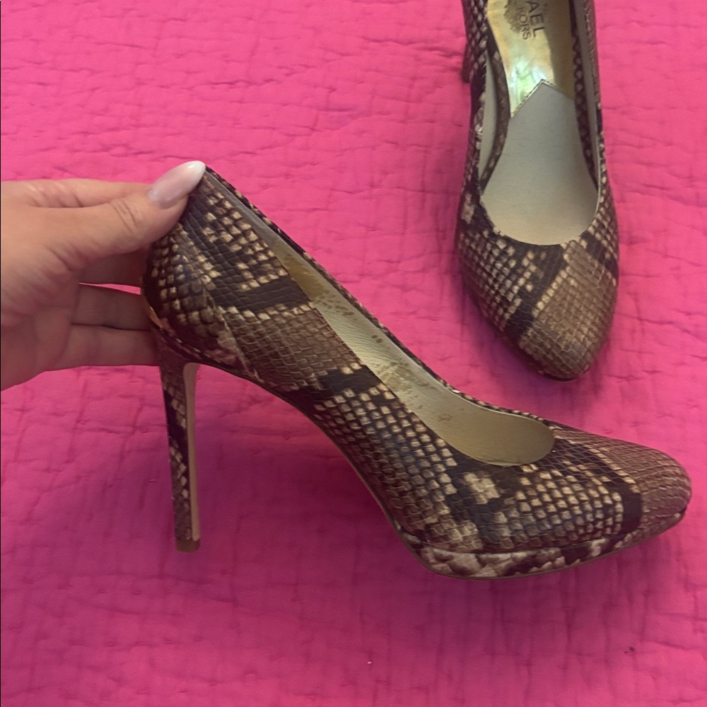 Michael Kors Brown and Tan Snake Print Heels, US7,5 - Picture 2 of 8
